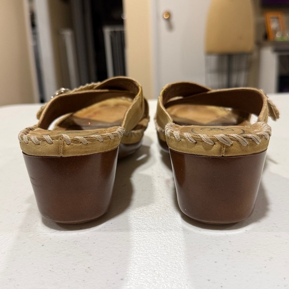 Atiat Tan Leather Wedge Sandals